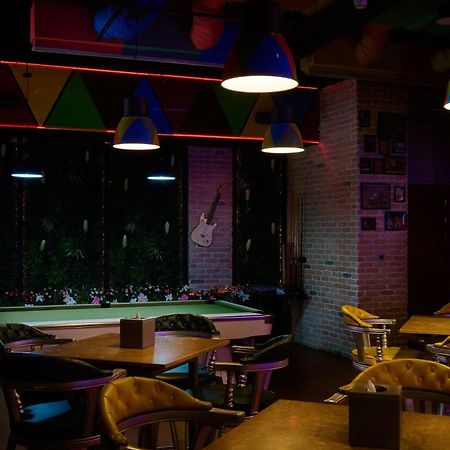 Doubletree By Hilton Doha - Al Sadd Hotel Bagian luar foto The interior of a nightclub in Yerevan