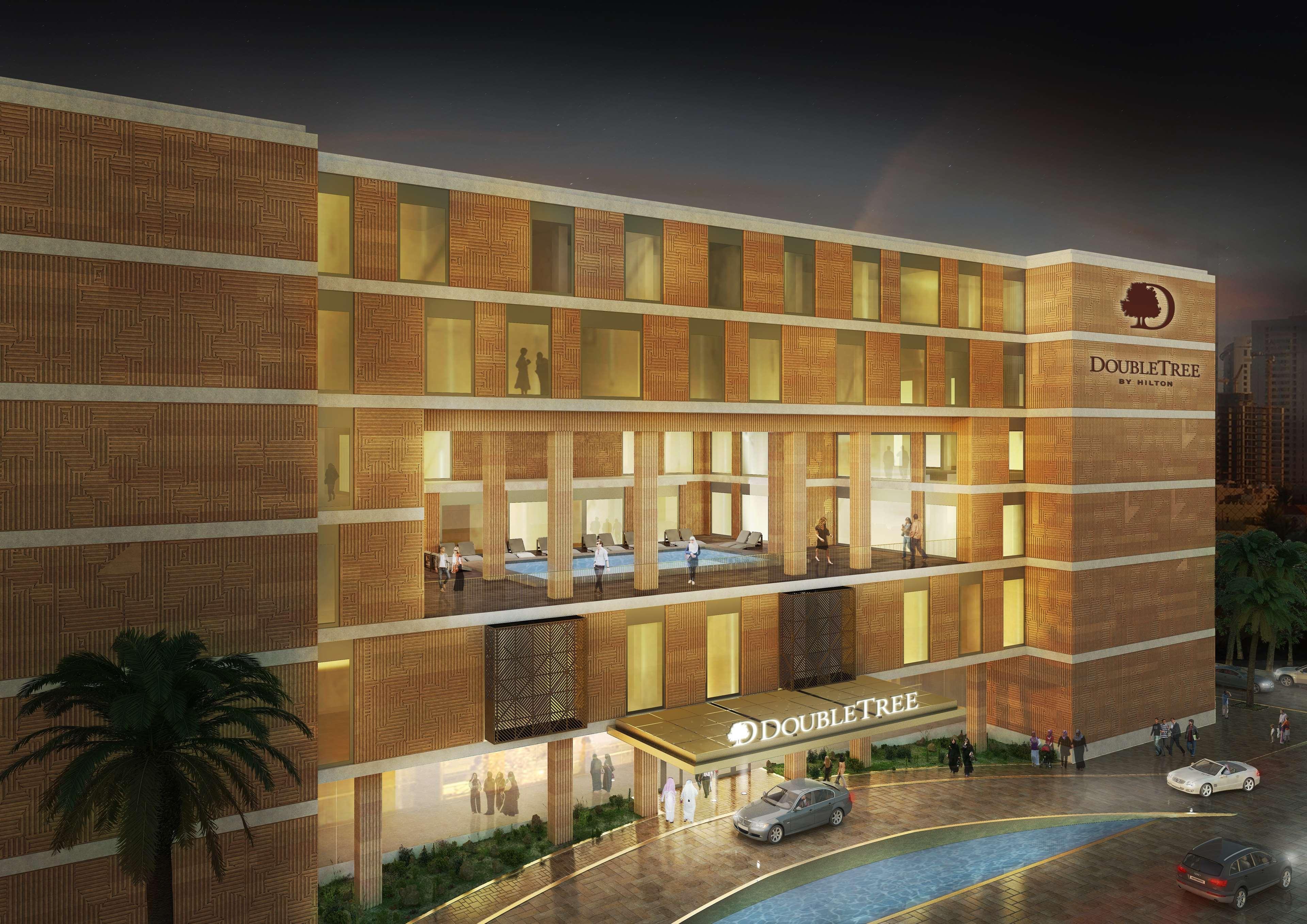 Doubletree By Hilton Doha - Al Sadd Hotel Bagian luar foto The hotel's exterior