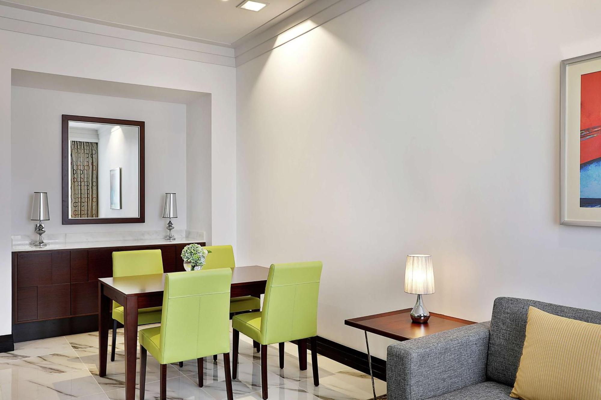 Doubletree By Hilton Doha - Al Sadd Hotel Bagian luar foto A living room at the Taj Mahal Palace, Mumbai