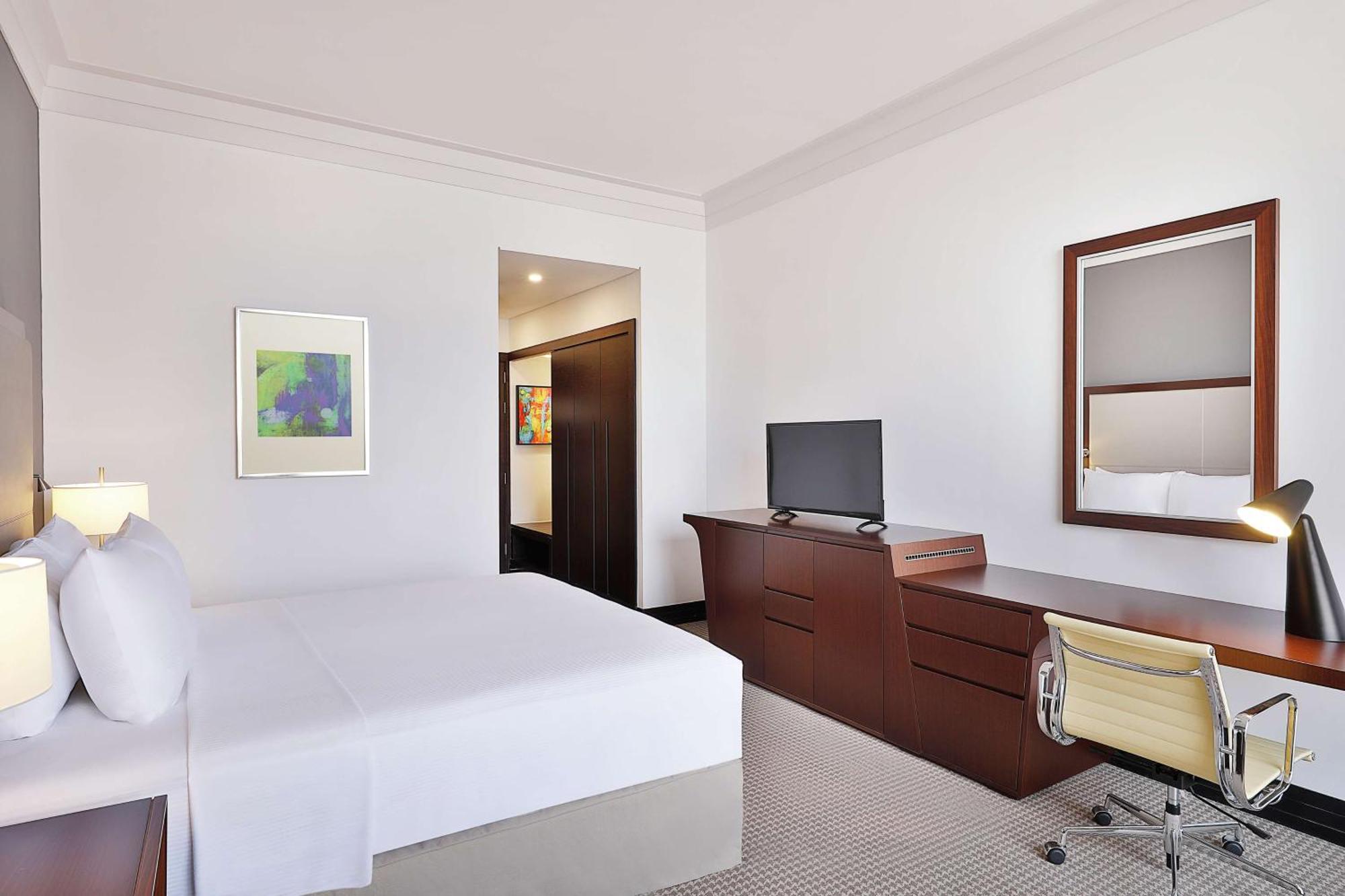 Doubletree By Hilton Doha - Al Sadd Hotel Bagian luar foto