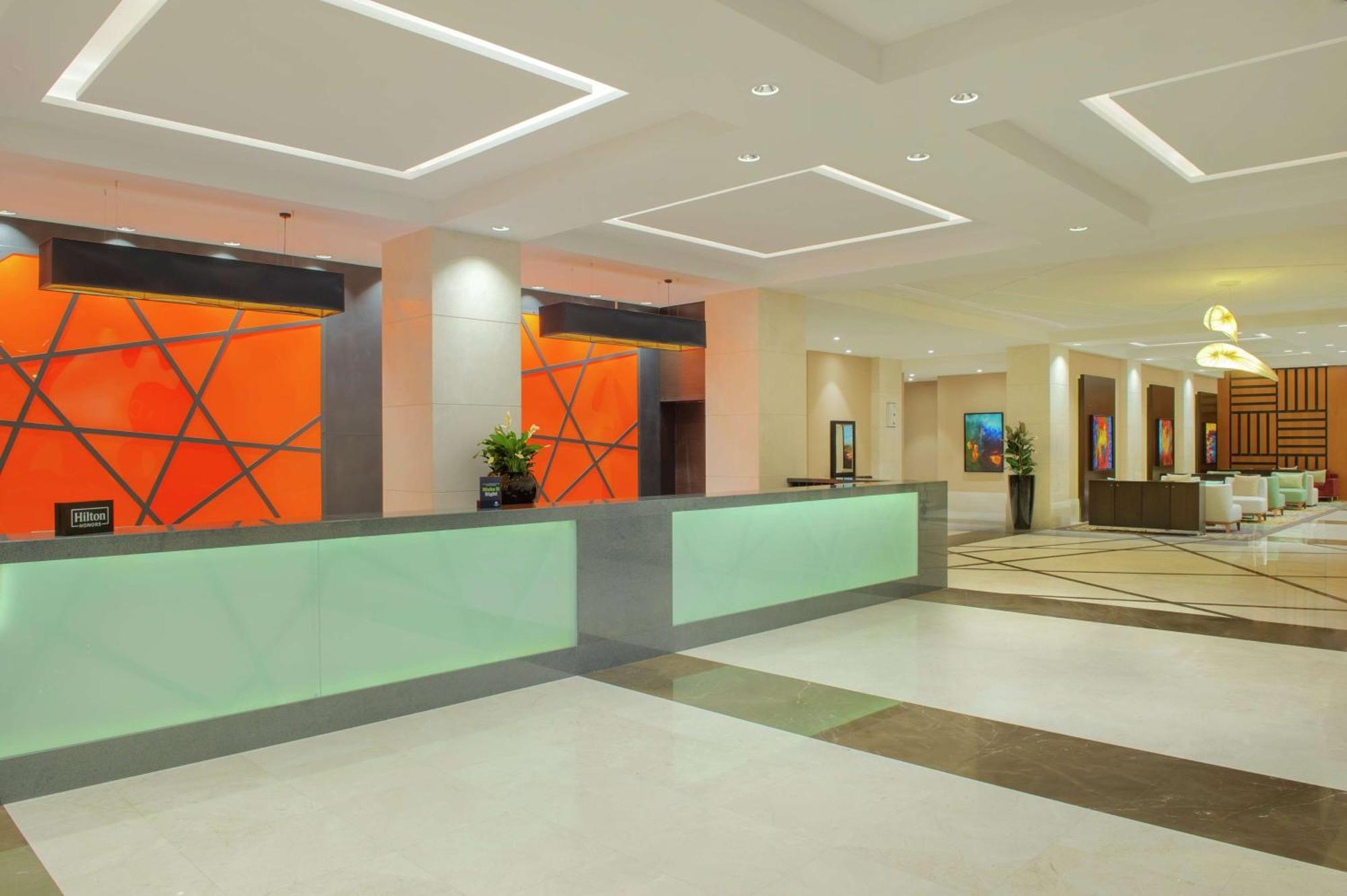 Doubletree By Hilton Doha - Al Sadd Hotel Bagian luar foto Lobby