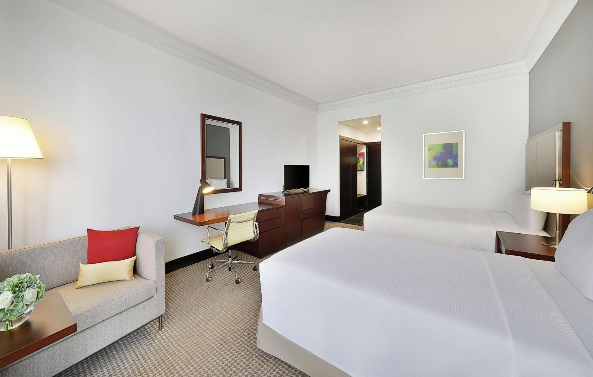 Doubletree By Hilton Doha - Al Sadd Hotel Bagian luar foto A room at the hotel