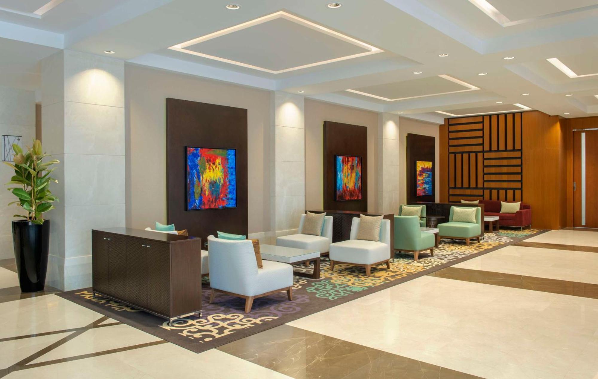 Doubletree By Hilton Doha - Al Sadd Hotel Bagian luar foto Lobby