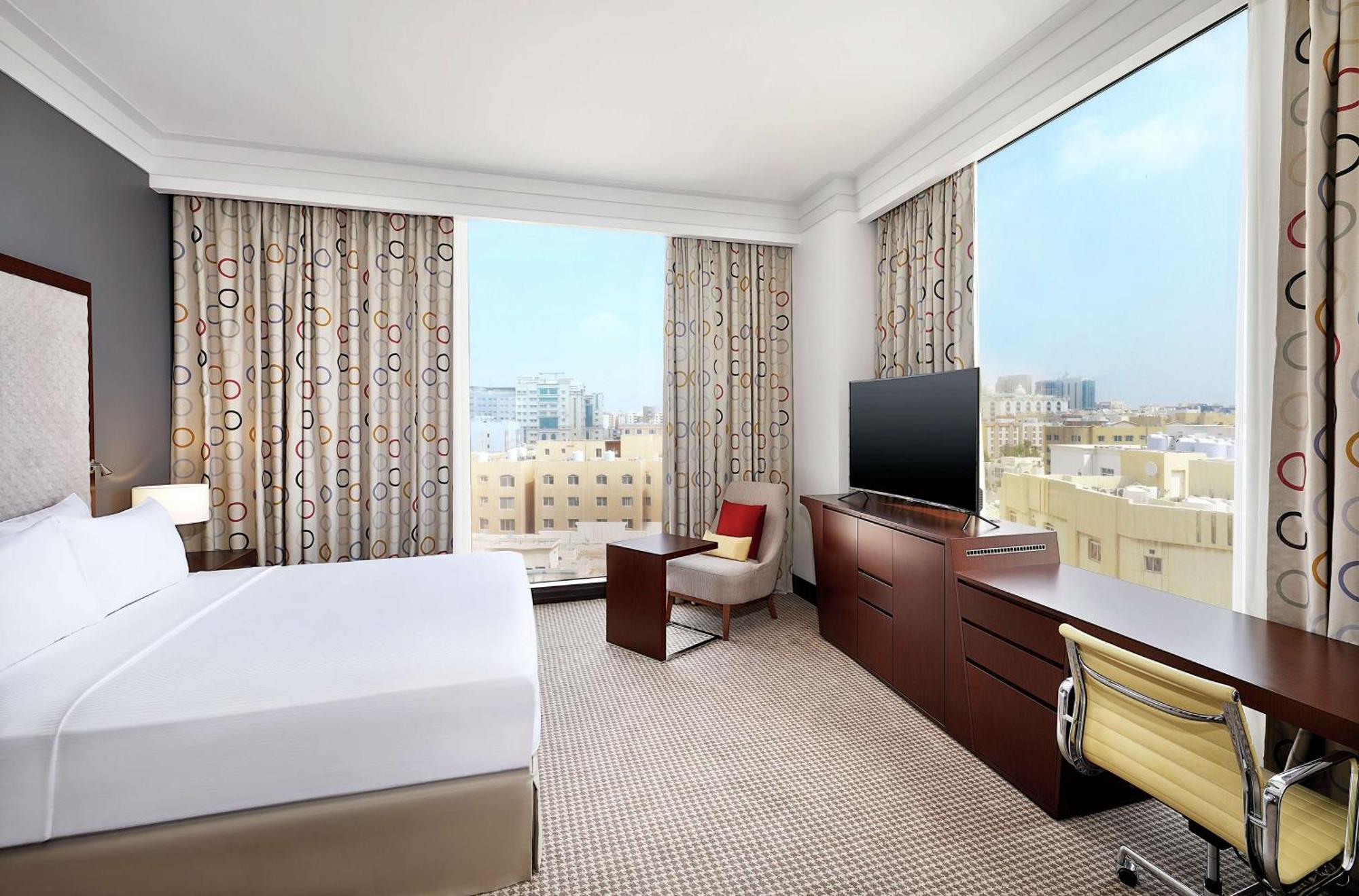 Doubletree By Hilton Doha - Al Sadd Hotel Bagian luar foto