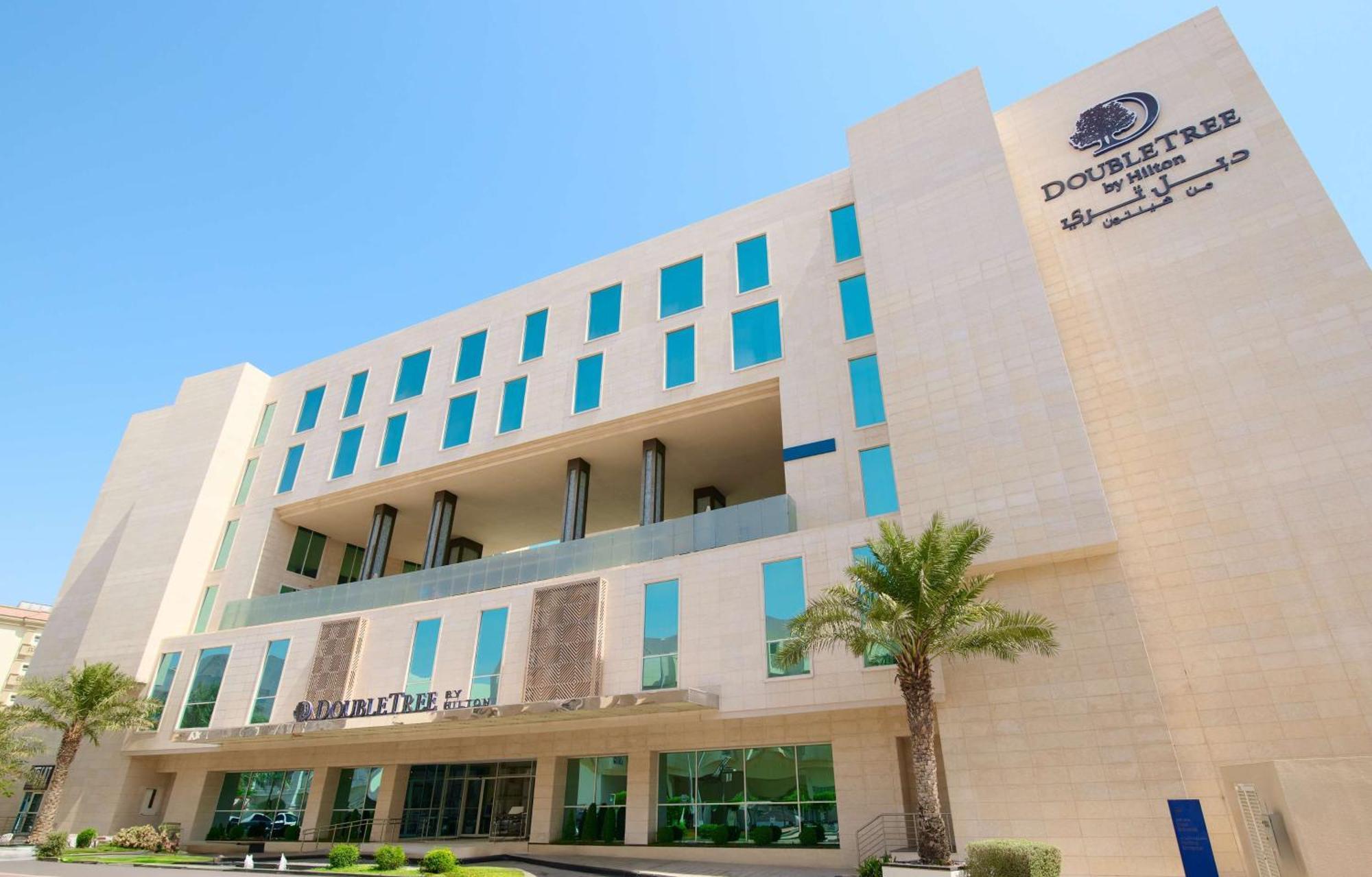 Doubletree By Hilton Doha - Al Sadd Hotel Bagian luar foto The hotel in 2015