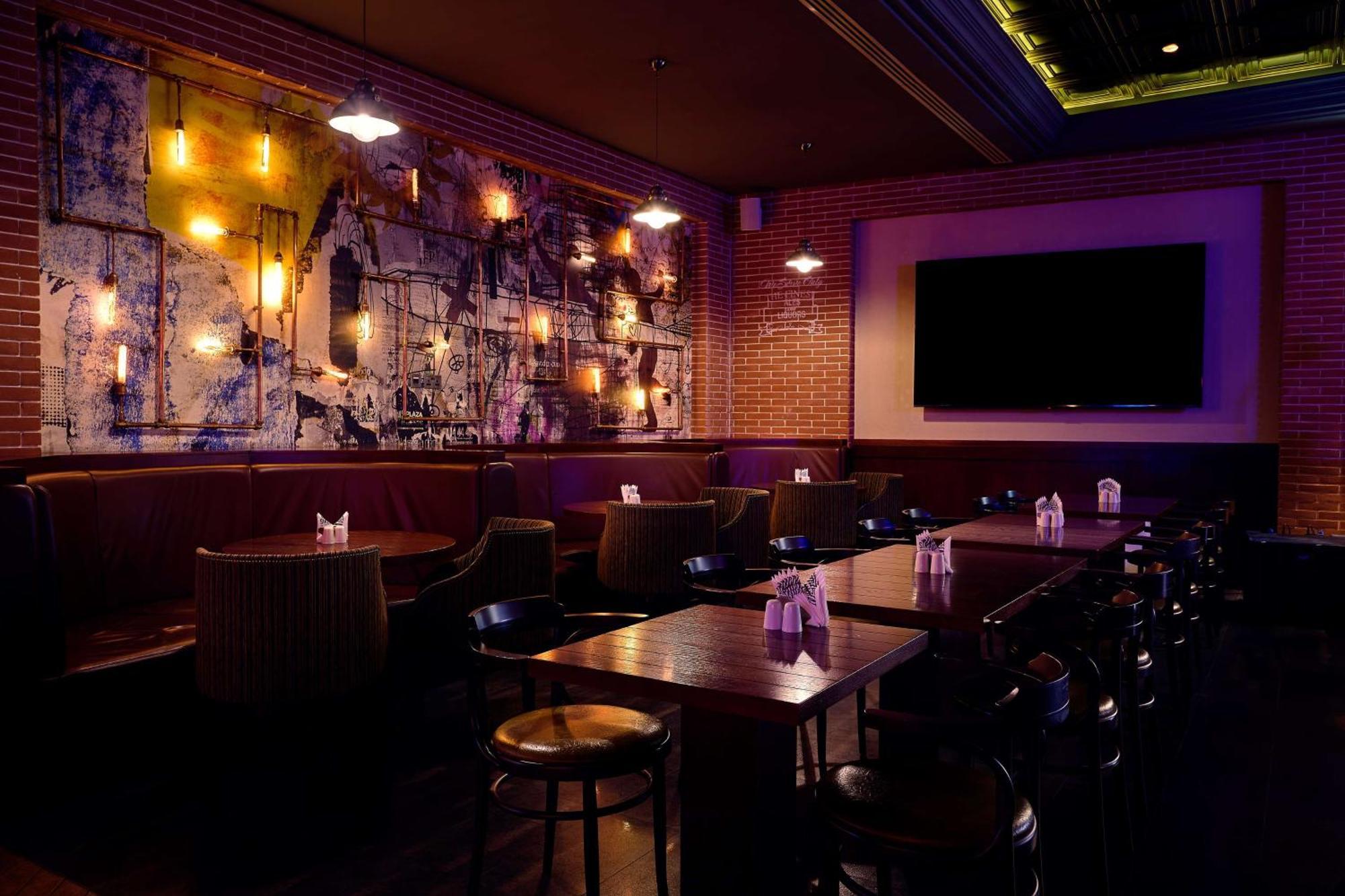 Doubletree By Hilton Doha - Al Sadd Hotel Bagian luar foto The interior of the restaurant