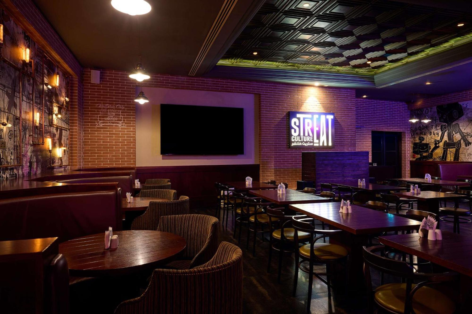 Doubletree By Hilton Doha - Al Sadd Hotel Bagian luar foto The interior of Siren Records